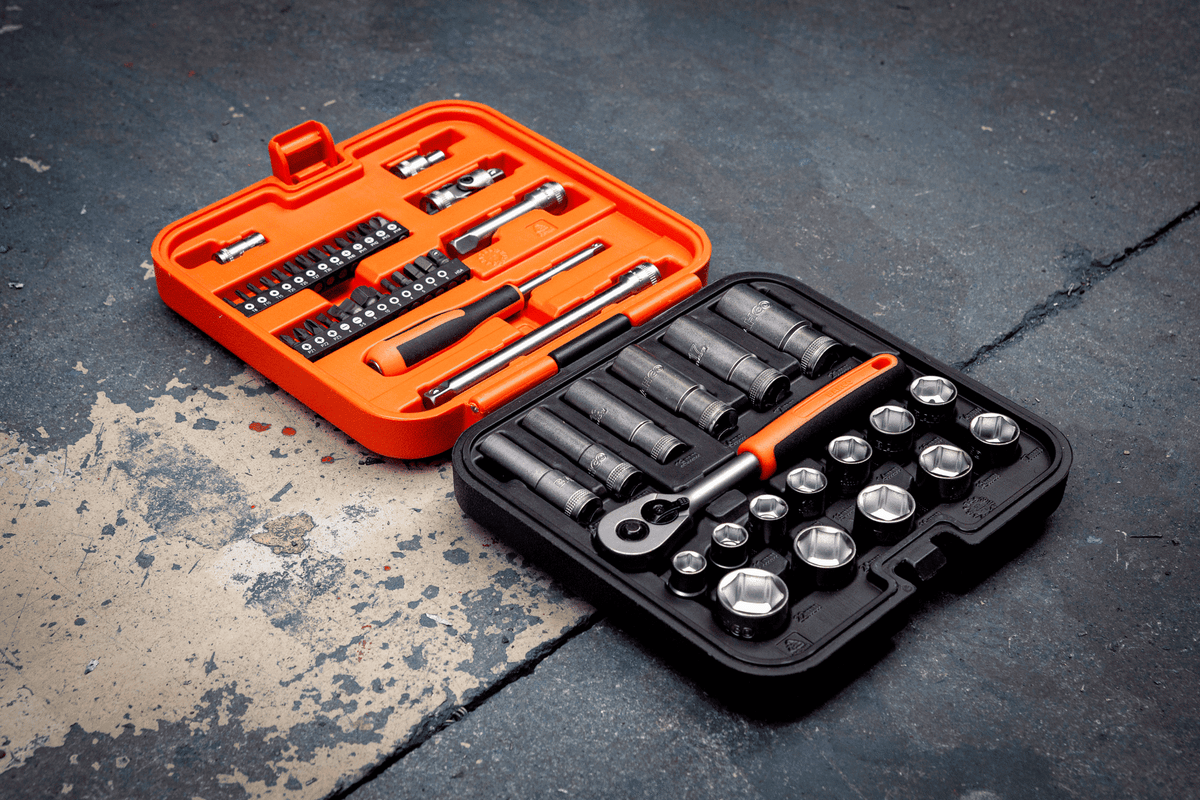 Bahco - Bahco S51MC3H 3/8in Drive Standard and Deep Socket & 1/4in Bit Set, 51 Piece - Comprehensive socket wrench set in orange and black case. - imagen 15