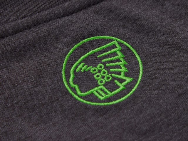 Apache Vancouver Charcoal Grey T-Shirt - L (41/43in) – – Now available at MTN Shop UK. - imagen 5