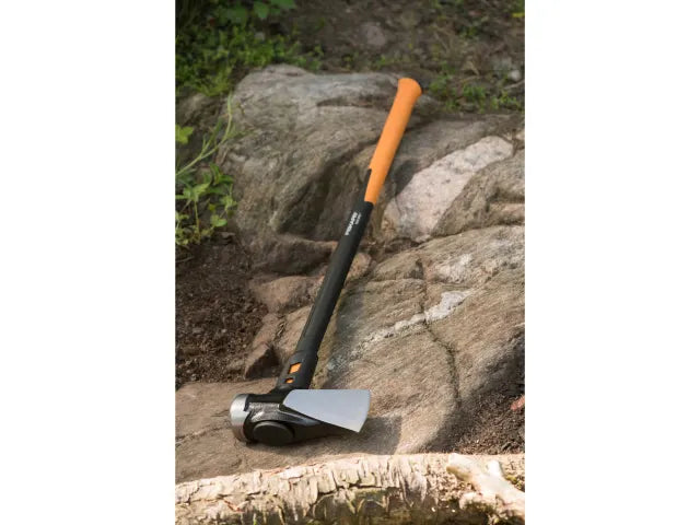 Fiskars IsoCore Builder's Axe – – Now available at MTN Shop UK. - imagen 5