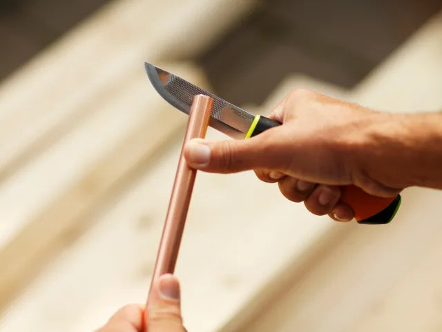 Fiskars Heavy-Duty Knife with Sharpener – – Now available at MTN Shop UK. - imagen 5