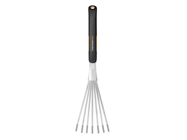 Fiskars Xact™ Hand Rake – – Now available at MTN Shop UK. - imagen 2