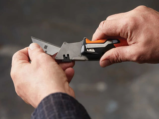 Fiskars CarbonMax Painters Utility Knife – – Now available at MTN Shop UK. - imagen 6