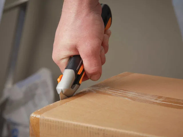 Fiskars CarbonMax Snap-off Knife 25mm – – Now available at MTN Shop UK. - imagen 8