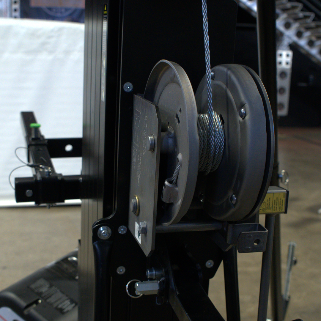 Kuzar K-60 winch and pulley mechanism detail with steel cable - imagen 7