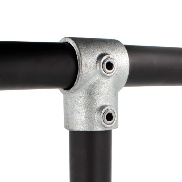 Doughty Pipeclamp Short Tee - Galvanized steel pipe clamp connector on black tube. - imagen 3