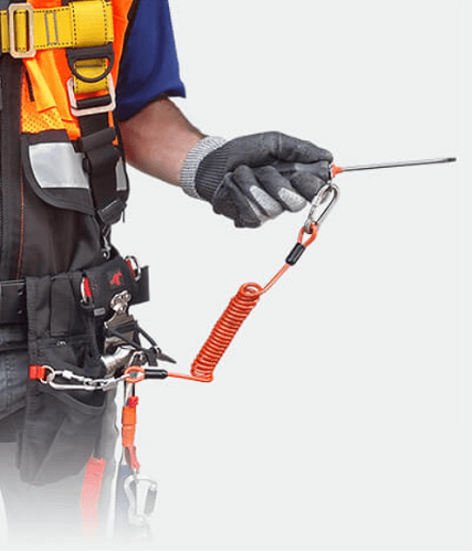 Stronghold Coiled Tether Cord with Carabiners (In Action) - imagen 2