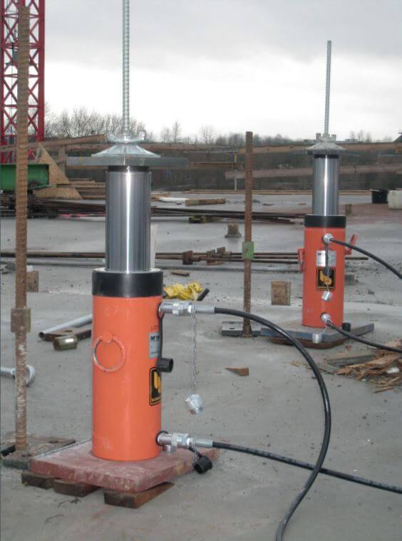 Yale Hollow Double Acting Hydraulic Cylinder YCH – The applications are the same as for the single-acting hollow cylinders shown on the opposite page, but for this model range, the return of the piston is done hydraulically by means of the second oil port. – Now available at MTN Shop UK. - imagen 2
