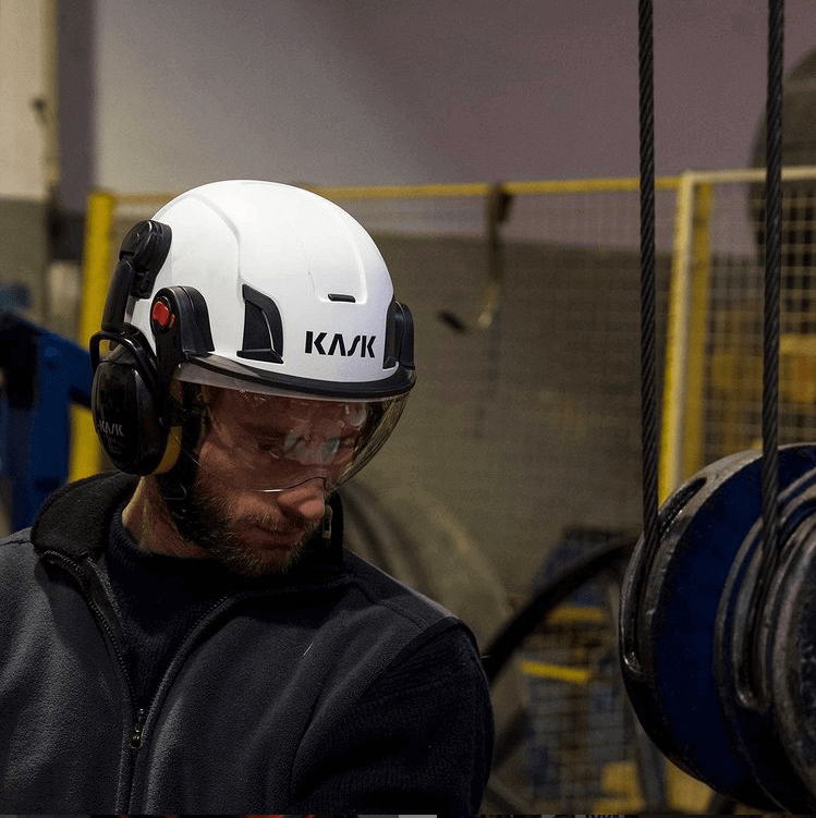 KASK Visor for Zenith Helmets (ZEN) – The Zen Visor is the ideal accessory to pair with KASK’s Zenith Helmet. With features such as anti-fog and scratch resistant treatment, the Zen Visor provides unmatched visibility. Learn more here about the distinct qualities of the Zen Visor. – Now available at MTN Shop UK. - imagen 7