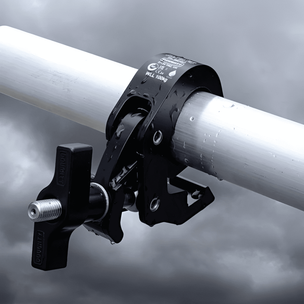 Doughty All Weather Quick Trigger Clamp IP58300 — black aluminium trigger clamp mounted on 48mm tube in wet outdoor conditions, WLL 100kg, CE marked, for outdoor stage and touring rigs