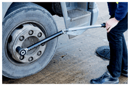 Norbar 5R-N 3/4in torque wrench used for heavy-duty wheel maintenance - imagen 4