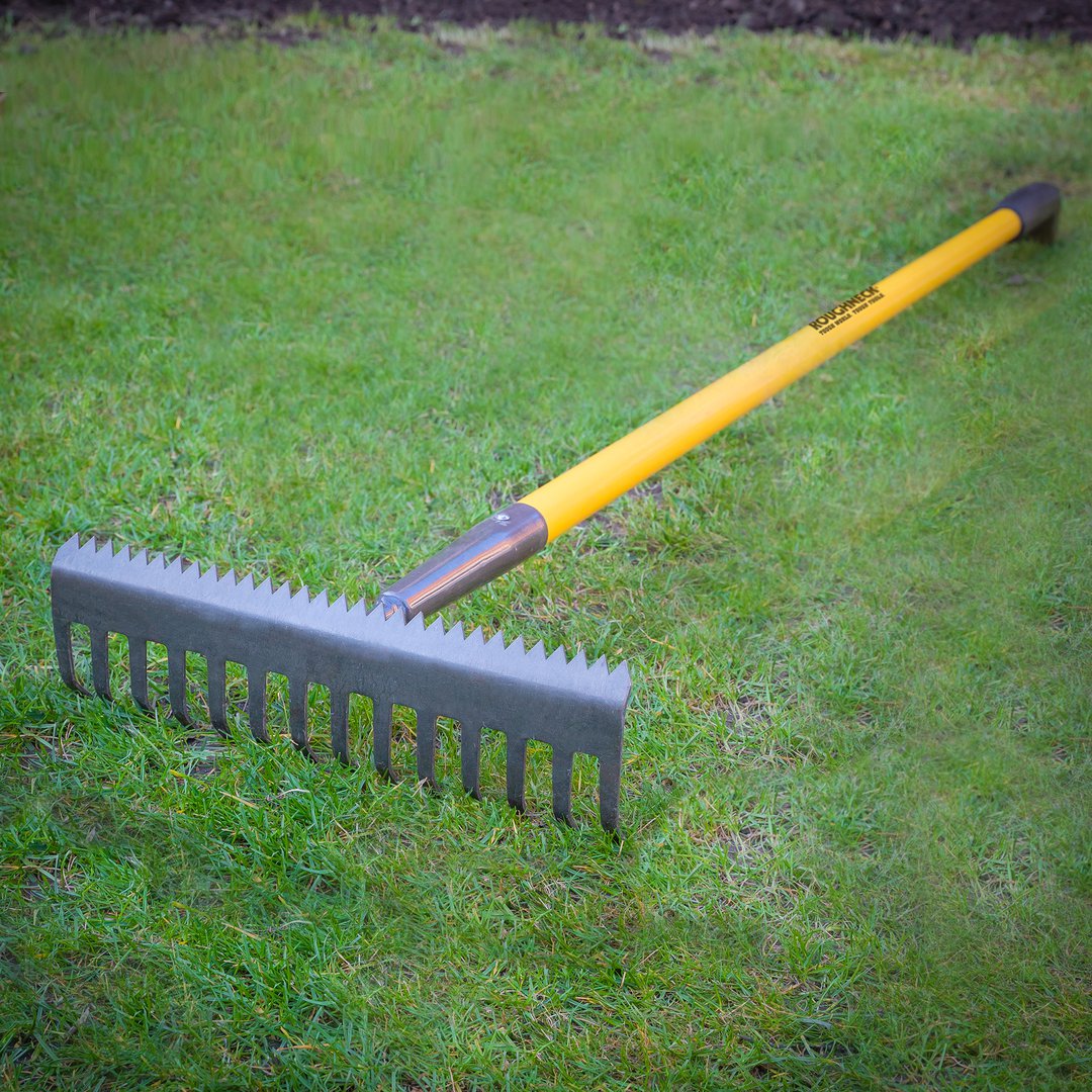 Roughneck Sharp-Edge Soil Rake with tubular fibreglass handle - imagen 4