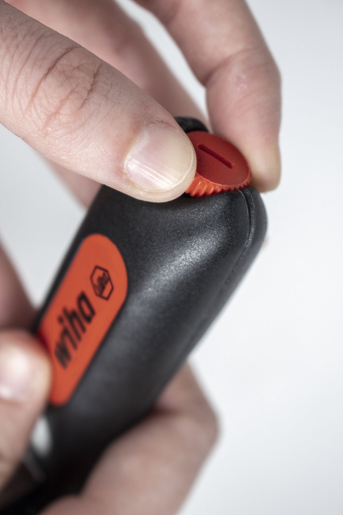Wiha Stripping Tool, Self-Rotating Drag Blade – – Now available at MTN Shop UK. - imagen 4