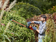 BLACK + DECKER BEHTS401 Hedge Strimmer® with Saw Blade 55cm 500W 240V – – Now available at MTN Shop UK. - imagen 8