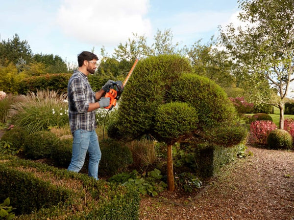 BLACK + DECKER BEHTS401 Hedge Strimmer® with Saw Blade 55cm 500W 240V – – Now available at MTN Shop UK.
