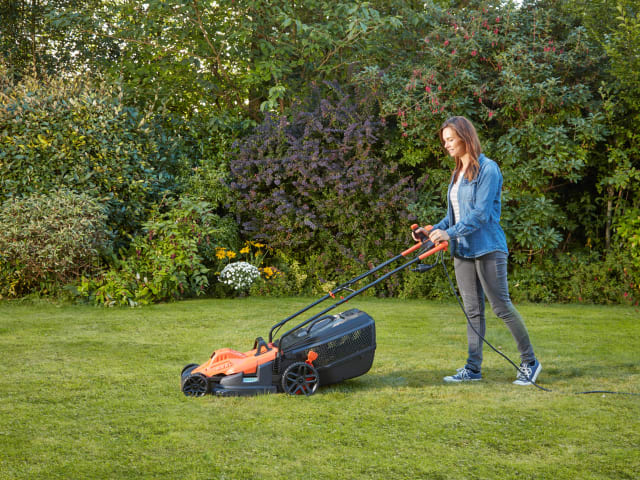 BLACK + DECKER BEMW481BH Mower with Bike Handle 42cm 1800W 240V – – Now available at MTN Shop UK. - imagen 4