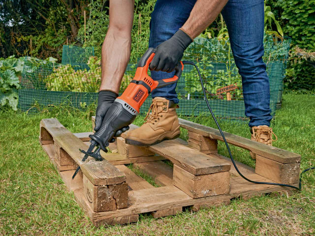 BLACK + DECKER BES301 Reciprocating Saw 750W 240V – – Now available at MTN Shop UK. - imagen 4