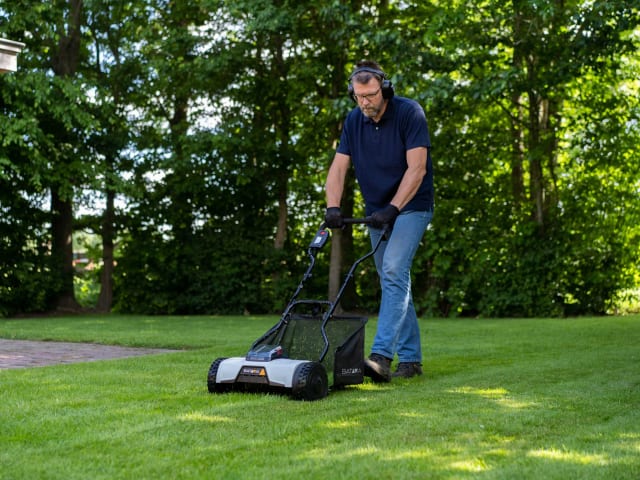 Batavia Brushless Cylinder Mower 18V Bare Unit – – Now available at MTN Shop UK. - imagen 3