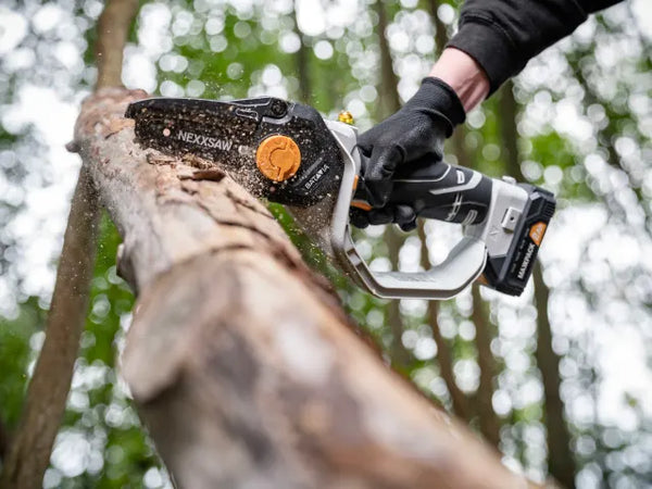 Batavia NEXXSAW 6in Chainsaw 18V 1 x 2.0Ah Li-ion – – Now available at MTN Shop UK.