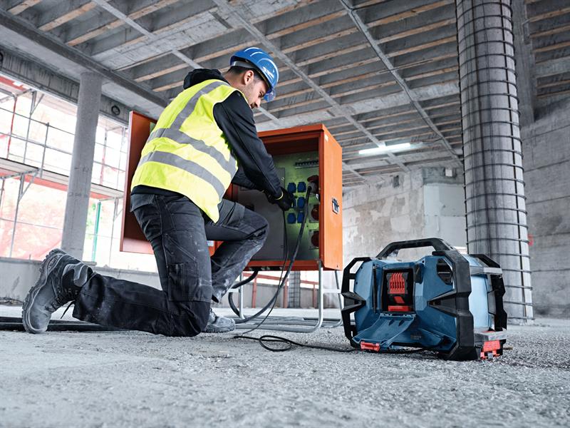 Bosch GPB 18VH-6 SRC Professional Radio 240V & Li-ion Bare Unit - imagen 2