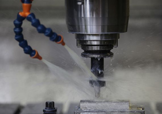 Pennine Water Soluble Metalworking Fluids Pencool Ultra S206 – Hydraulic Oil 32, 46 and 68 Pennine Hydraulic Oils have been developed for use in most hydraulic power and control systems. – Now available at MTN Shop UK. - imagen 4