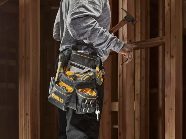 DEWALT DWST40201 Pro Nail Pouch with Belt – – Now available at MTN Shop UK. - imagen 3