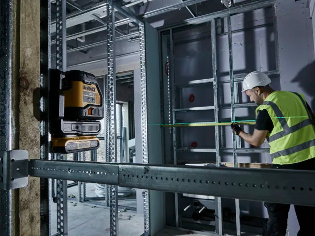 DEWALT DCLE34021D1 XR Compact Cross Line Green Laser 18V 1 x 2.0Ah Li-ion – – Now available at MTN Shop UK. - imagen 4