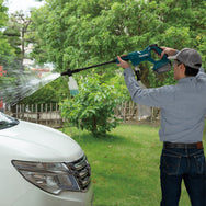 Makita - Makita DHW180Z LXT Pressure Washer 18V Bare Unit - Cordless high-pressure washer cleaning a car. - imagen 7