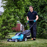 Makita - Makita DLM432 LXT Lawnmower 43cm - Cordless Makita lawn mower in action on grass. - imagen 5