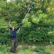 Makita - Makita DUA200RT LXT Pole Saw 18V 1 x 5.0Ah Li-ion - Telescopic pole saw trimming tree branches outdoors. - imagen 9