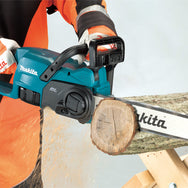Makita - Makita DUC357RT LXT Brushless Chainsaw - Makita cordless chainsaw cutting wood log. - imagen 3