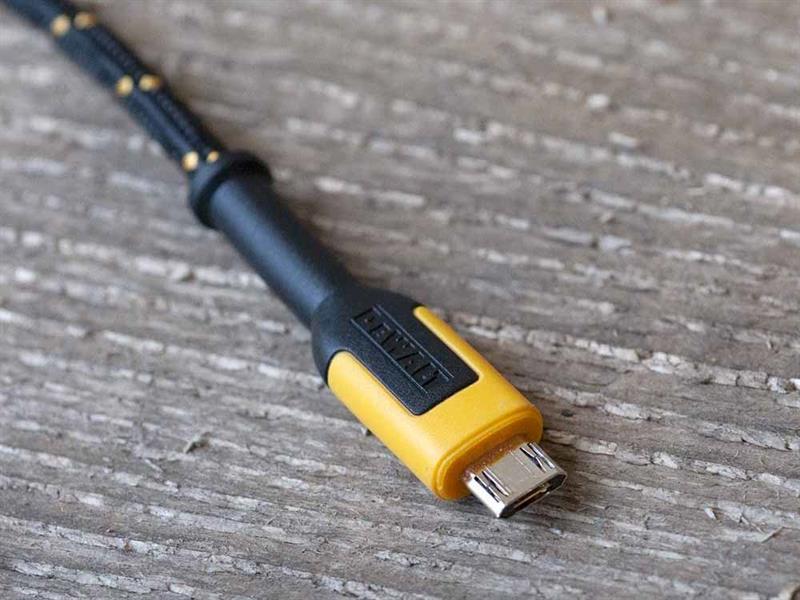 DEWALT Telecoms USB A to USB-Micro Reinforced Charging Cable 1.8m (6ft) - imagen 2