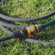 Faithfull 15 Metre Soaker Hose Kit connector fitting in grass - imagen 6