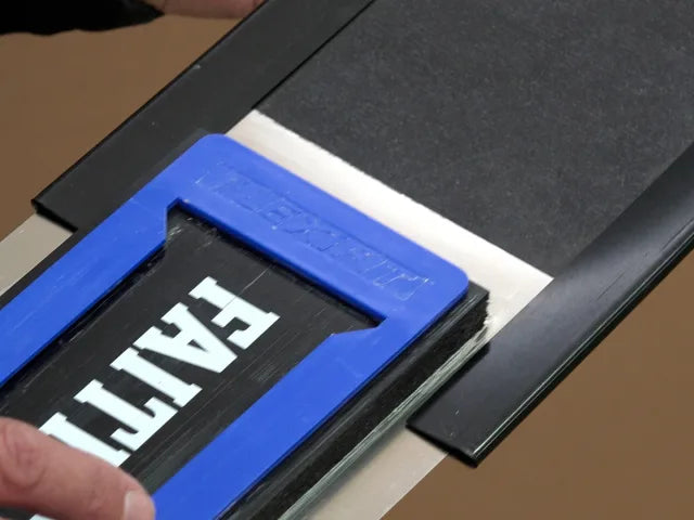 Faithfull Stainless Steel Flexifit Trowel with Foam 16in – – Now available at MTN Shop UK. - imagen 3