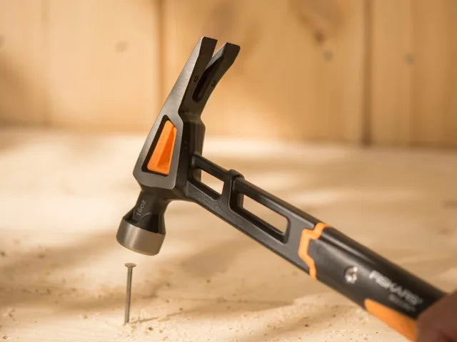 Fiskars IsoCore Finishing Hammer 450g (16oz) – – Now available at MTN Shop UK. - imagen 7