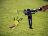 Fiskars Solid™ Weed Puller – – Now available at MTN Shop UK. - imagen 3