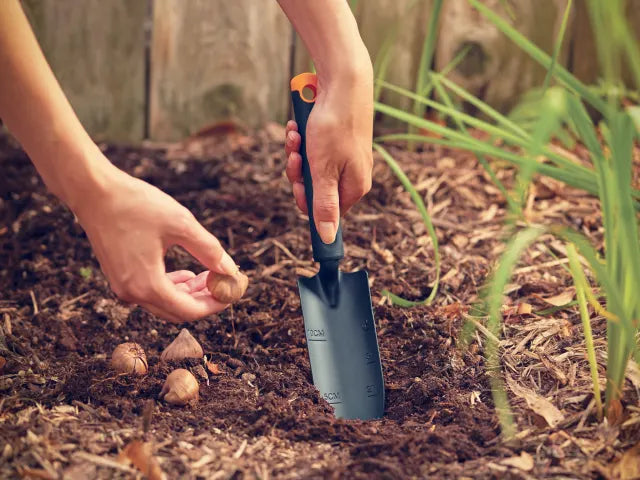Fiskars Ergo Transplanter – – Now available at MTN Shop UK. - imagen 5