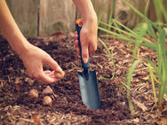 Fiskars Ergo Transplanter – – Now available at MTN Shop UK. - imagen 5