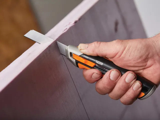 Fiskars CarbonMax Snap-off Knife 18mm – – Now available at MTN Shop UK. - imagen 5