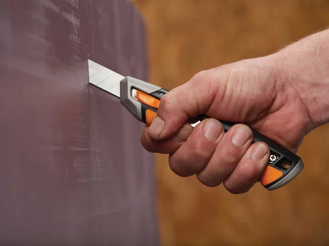 Fiskars CarbonMax Snap-off Knife 18mm – – Now available at MTN Shop UK. - imagen 6