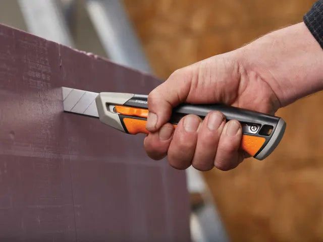 Fiskars CarbonMax Snap-off Knife 25mm – – Now available at MTN Shop UK. - imagen 6