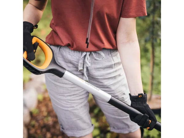Fiskars Solid™ Metal Rounded Spade – – Now available at MTN Shop UK.