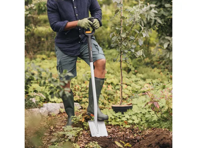 Fiskars Xact™ Telescopic Pointed Spade – – Now available at MTN Shop UK. - imagen 2