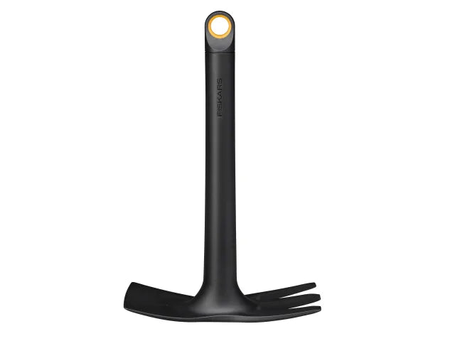 Fiskars Solid™ Planters Hoe – – Now available at MTN Shop UK. - imagen 2