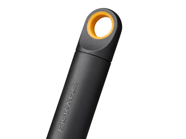 Fiskars Solid™ Planters Hoe – – Now available at MTN Shop UK. - imagen 3