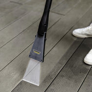 Karcher - K Silent Black Edition Pressure Washer 130 bar 240V - Kärcher pressure washer cleaning wooden deck efficiently. - imagen 8