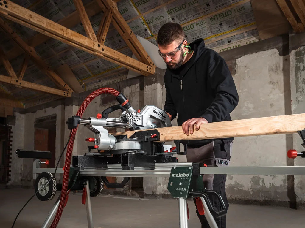 Metabo - Metabo KGS-216MN Sliding Mitre Saw 216mm 1500W 240V - Metabo miter saw cutting timber in workshop setting. - imagen 2