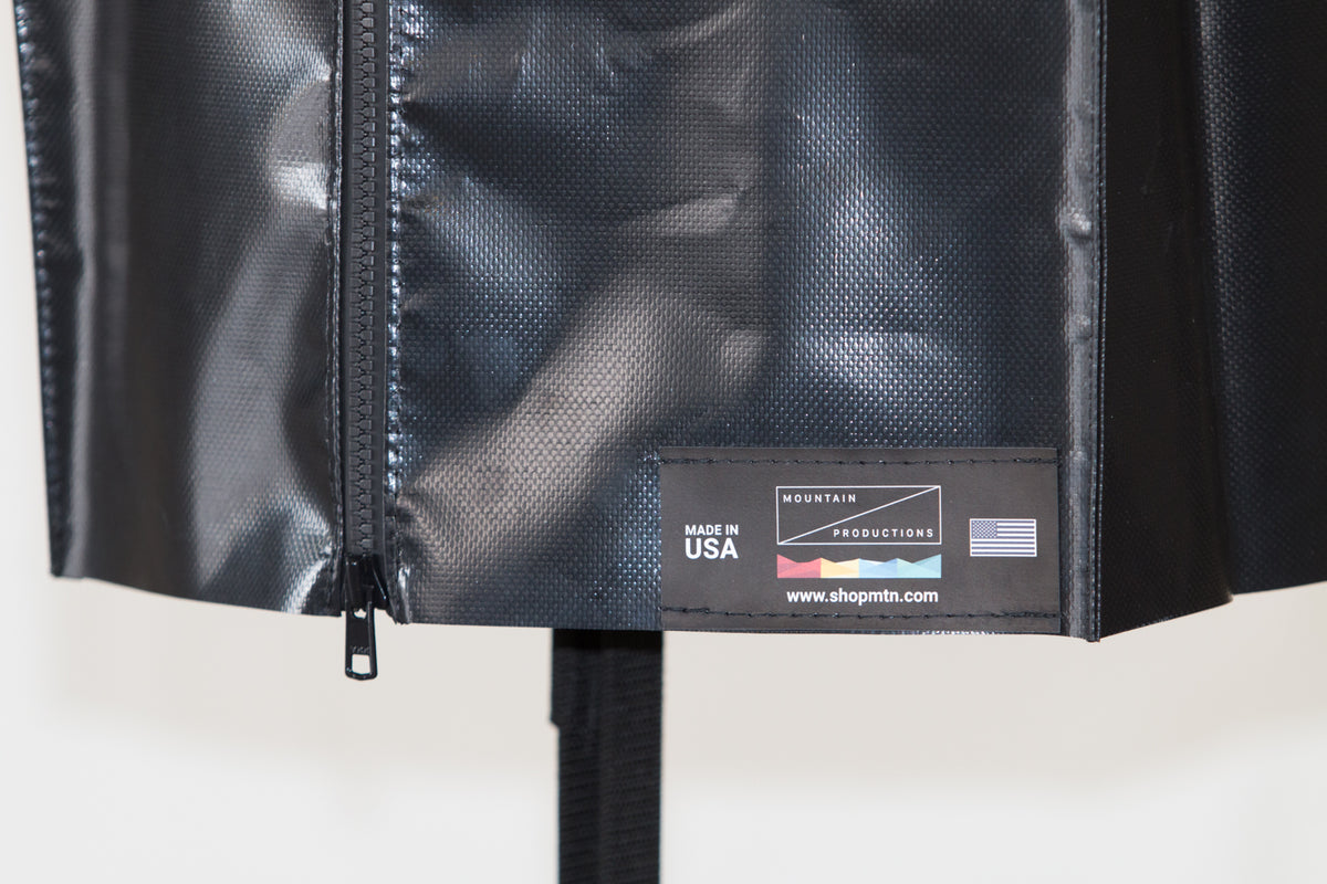 Black hoist weather cover with a visible 'Made in USA' label on a white background - imagen 5