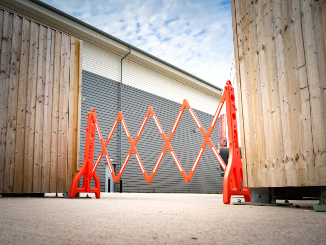 Olympia Portable Safety Barrier – – Now available at MTN Shop UK. - imagen 4