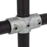 Doughty Pipeclamp Two Socket Crossover - Steel pipe connector with black tubes, durable construction. - imagen 2