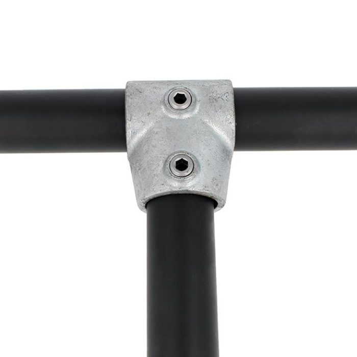 Doughty Pipeclamp Angled Single Socket Tee 4-10 Degree - Black metal pipe connector with silver joint fittings. - imagen 2